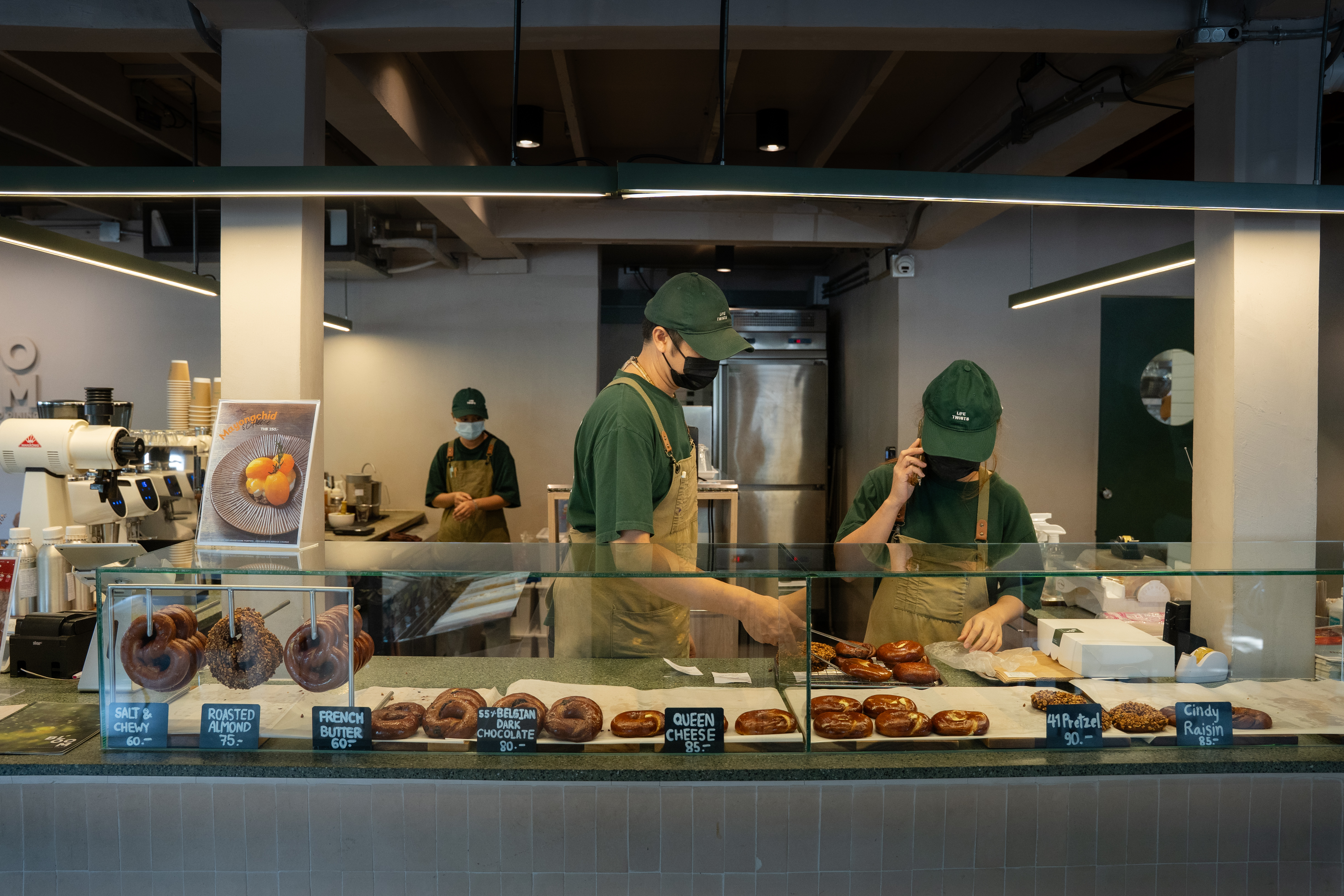 Bloom Dining Rama 9 staff serving freshly baked Soft Pretzels including Queen Cheese, 41 Pretzel and Cindy Raisin at the counter