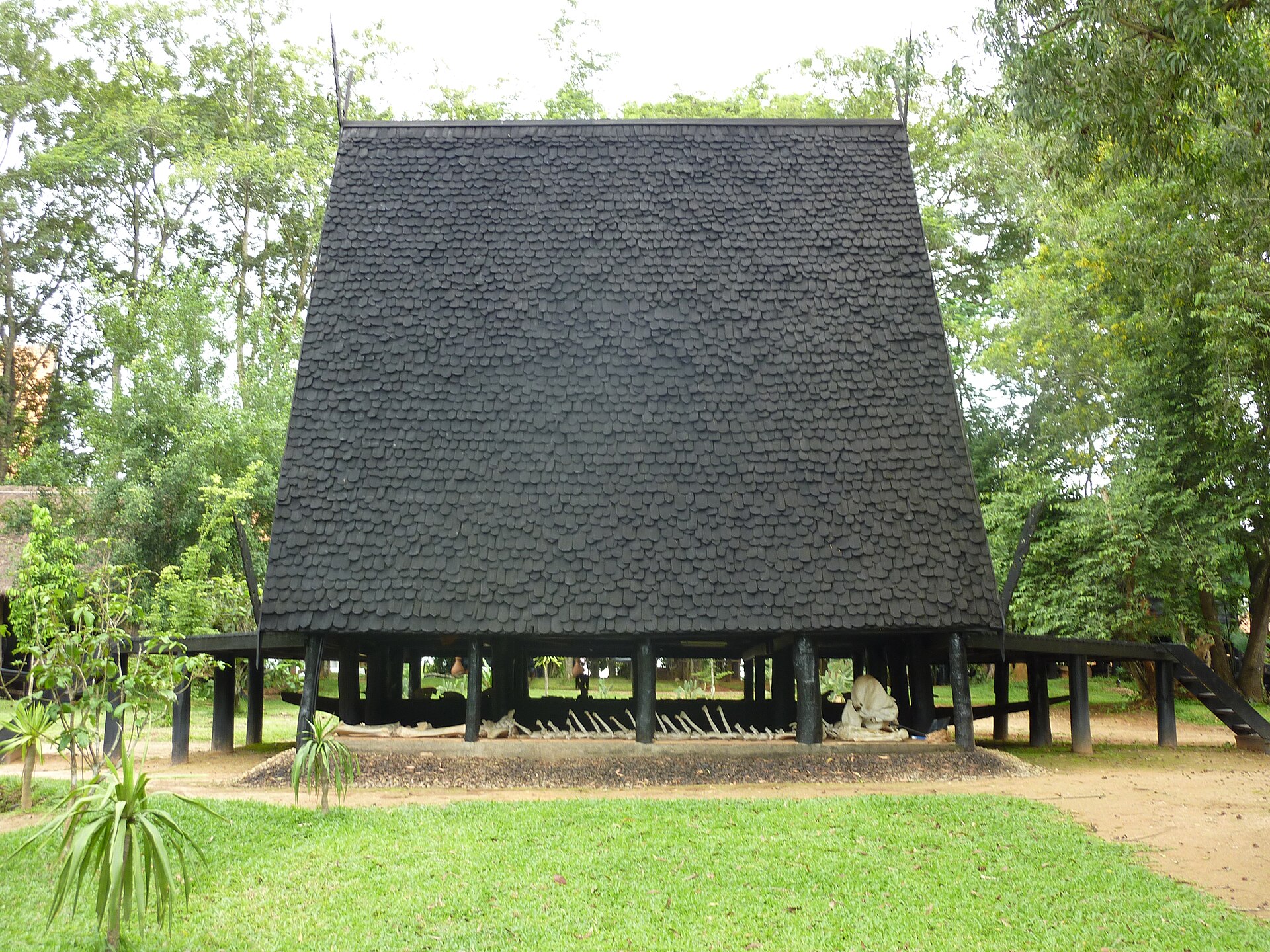 Black timber pavilion on stilts at Baan Dam Museum