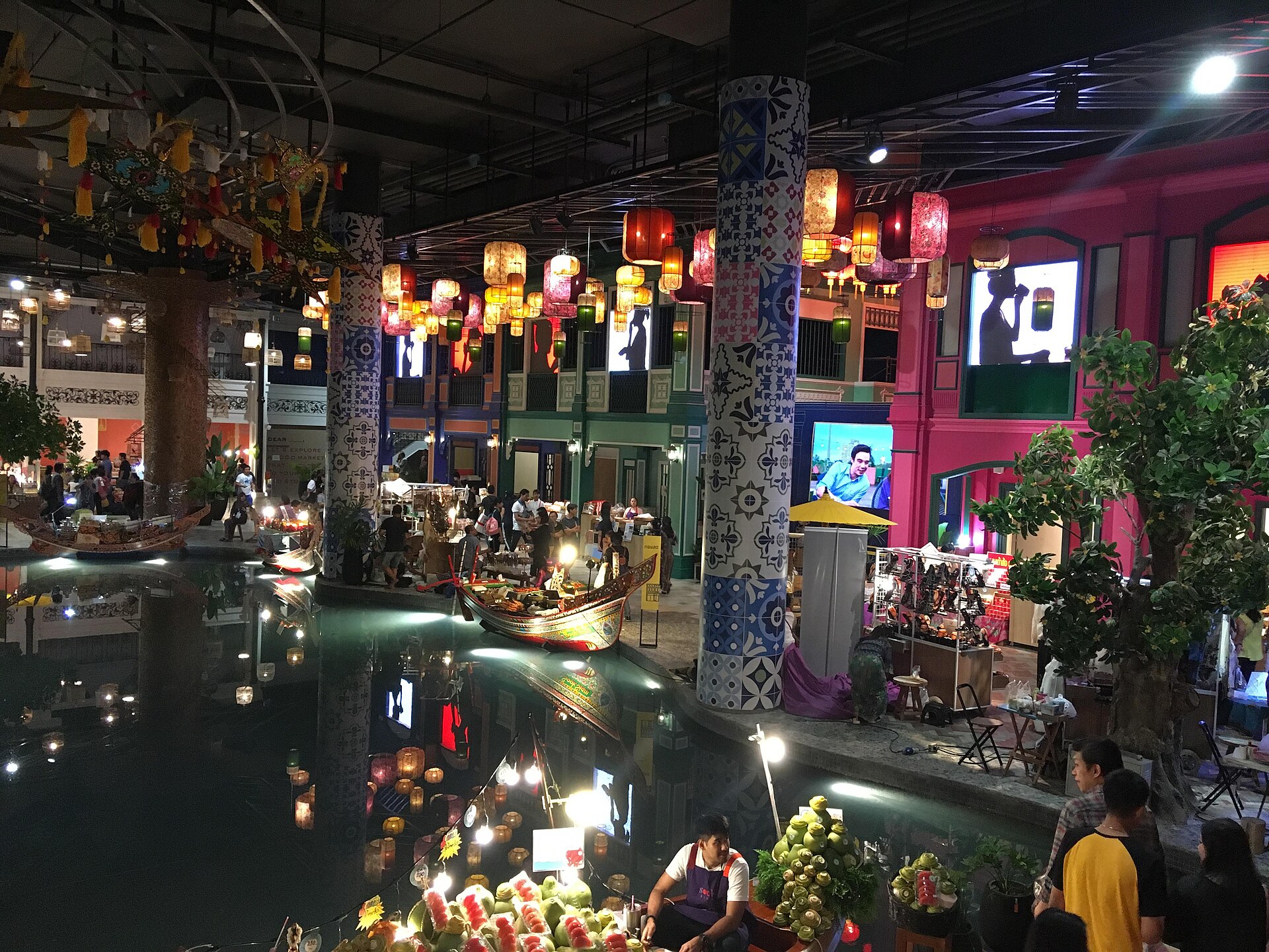SookSiam indoor floating market at ICONSIAM