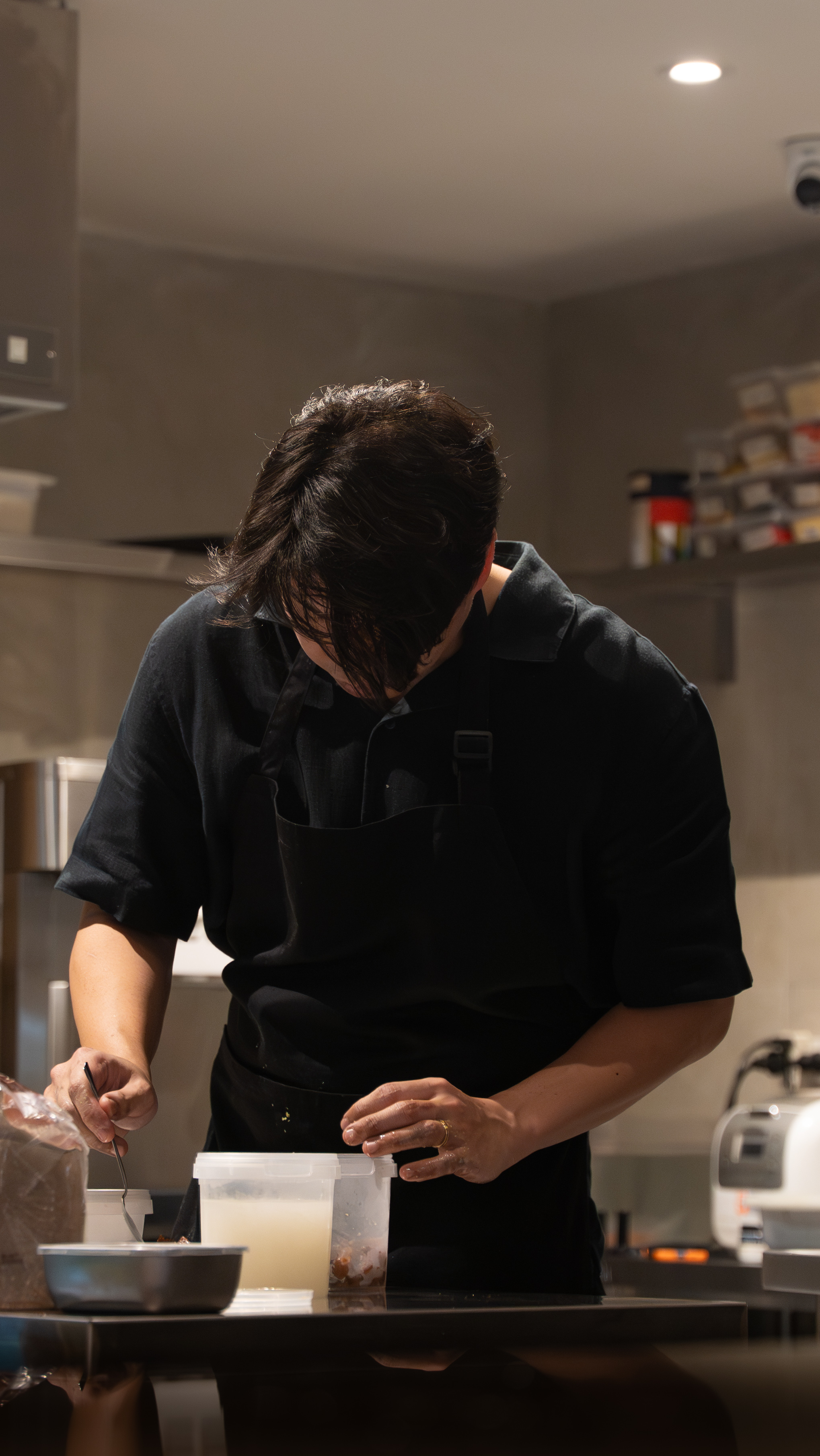 Chef Tae – Worathon Udomchalothorn, whose vision is to make high-quality Thai cuisine more accessible to a wider audience.