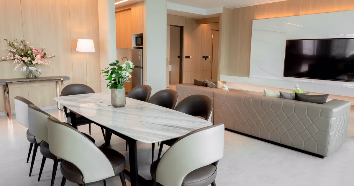 Spacious living area for relatives in the Royal River Suite at MedPark Hospital.